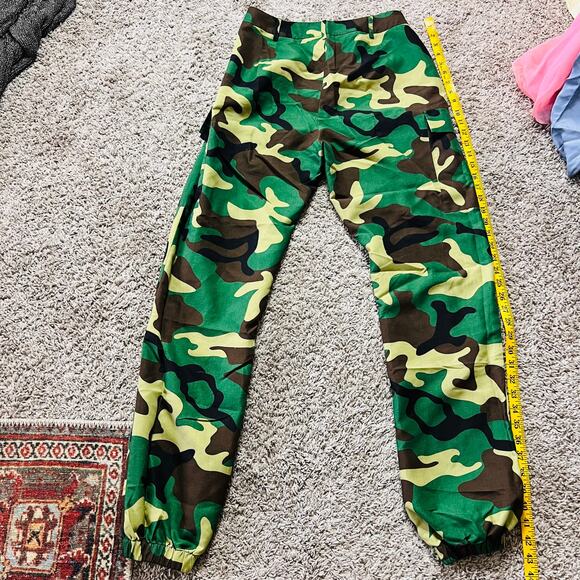 Pretty Little Thing Camo Green Cargo Women's Pants SZ 4 - Picture 3 of 4